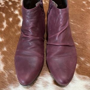 COCLICO Leather Maroon Ruched Zipper Chelsea Bootie Size 37.5 / 7-7.5